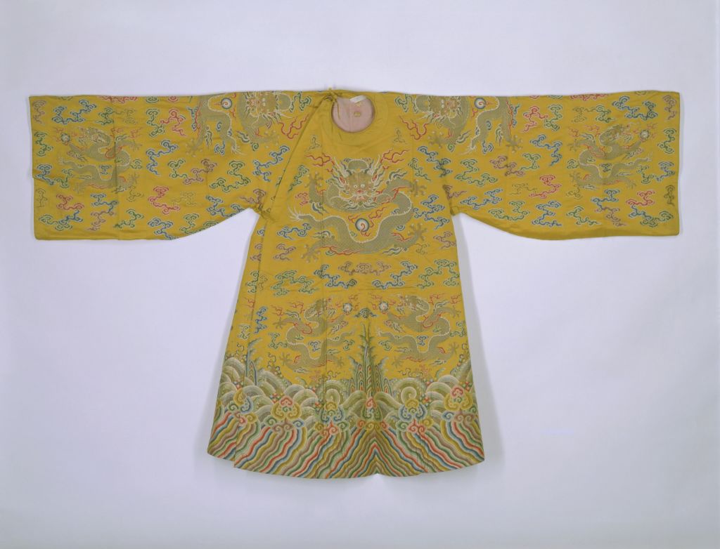 图片[1]-Bright Yellow Cloud Golden Dragon Pattern Makeup Satin Male Python-China Archive